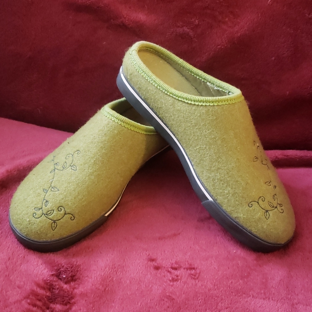 Keen wool slip on